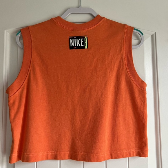 Women’s Nike Tank Top - Picture 2 of 5